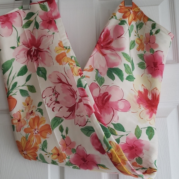 Talbots fully lined pure silk floral capris - Picture 9 of 9
